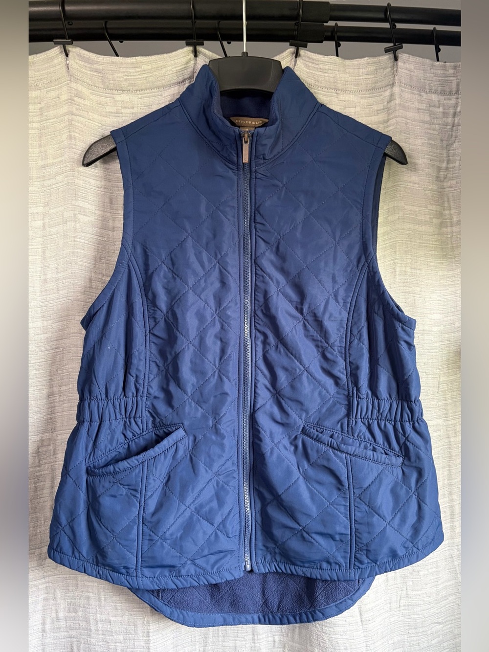Bit & Bridle lightweight quilted fleece vest - medium